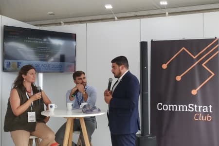 Leah Charpentier speaks at the Université d’été du MEDEF